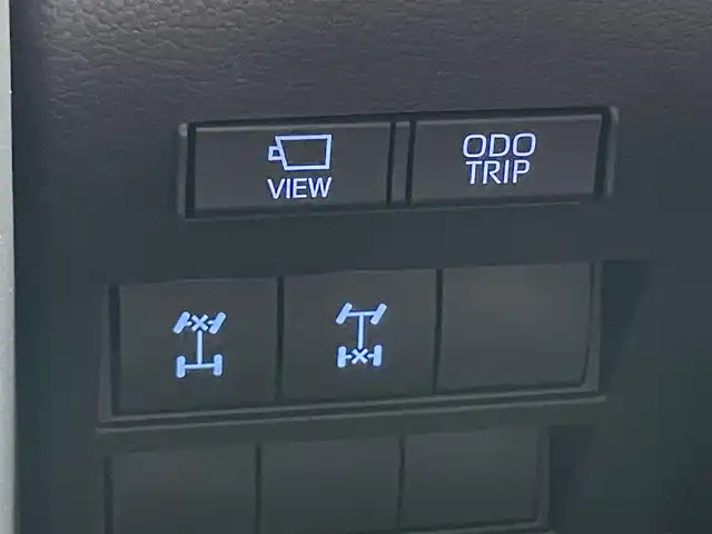 トヨタ ランドクルーザー GRスポーツ 千葉県 2023(令5)年 0.5万km プレシャスホワイトパール サンルーフ/JBLサウンド/トヨタセーフティセンス/　衝突軽減ブレーキ/レーンキープアシスト/　レーダークルーズコントロール/オートハイビーム/　クリアランスソナー/ブラインドスポットモニター/純正12.3インチメーカーディスプレイナビ/　フルセグ/DVD/CD/BT/USB/カープレイ/全方位カメラ/ステアリングスイッチ/MTモード/ETC2.0/クールボックス/パワーバックドア/レザーシート(赤×黒)/パワーシート(D/N席)/D席３メモリシート/シートヒーター(D/N/2列席)/エアシート(D/N/2列席)/スマートキー/プッシュスタート/LEDヘッドライト/オートライト/フォグライト