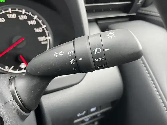 トヨタ ランドクルーザー GRスポーツ 千葉県 2023(令5)年 0.5万km プレシャスホワイトパール サンルーフ/JBLサウンド/トヨタセーフティセンス/　衝突軽減ブレーキ/レーンキープアシスト/　レーダークルーズコントロール/オートハイビーム/　クリアランスソナー/ブラインドスポットモニター/純正12.3インチメーカーディスプレイナビ/　フルセグ/DVD/CD/BT/USB/カープレイ/全方位カメラ/ステアリングスイッチ/MTモード/ETC2.0/クールボックス/パワーバックドア/レザーシート(赤×黒)/パワーシート(D/N席)/D席３メモリシート/シートヒーター(D/N/2列席)/エアシート(D/N/2列席)/スマートキー/プッシュスタート/LEDヘッドライト/オートライト/フォグライト