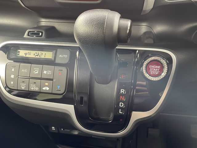 ホンダ Ｎ ＢＯＸ G SSパッケージ 道央・札幌 2017(平29)年 2.4万km プレミアムホワイトパールⅡ ・４WD  /・社外ナビ　CN-RE03D/・DVD.CD.フルセグ/・Bluetooth/バックカメラ/・両側パワースライドドア/・社外シートカバー/・シートヒーター/ミラーヒーター/・ビルトインETC/・プッシュスタート/スマートキー/・横滑り防止装置/・HIDライト /オートライト