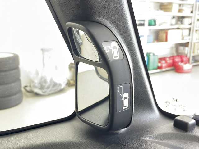 ホンダ Ｎ ＢＯＸ G SSパッケージ 道央・札幌 2017(平29)年 2.4万km プレミアムホワイトパールⅡ ・４WD  /・社外ナビ　CN-RE03D/・DVD.CD.フルセグ/・Bluetooth/バックカメラ/・両側パワースライドドア/・社外シートカバー/・シートヒーター/ミラーヒーター/・ビルトインETC/・プッシュスタート/スマートキー/・横滑り防止装置/・HIDライト /オートライト
