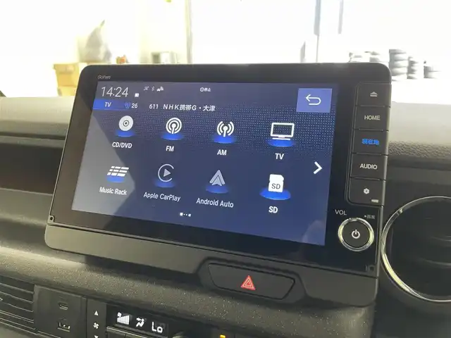 ホンダ Ｎ ＢＯＸ カスタム 滋賀県 2024(令6)年 0.2万km メテオロイドグレーメタリック 禁煙車/純正9インチナビ/(CD/DVD/フルセグ/Bluetooth)/バックカメラ/コーナーセンサー/ETC/片側電動/レーダークルコン/シートヒーター(D/N)/前方ドラレコ/ステアリングスイッチ/LEDヘッドライト/オートライト/スマートキー/プッシュスタート/スペアキー