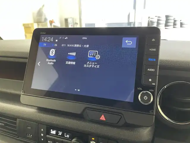ホンダ Ｎ ＢＯＸ カスタム 滋賀県 2024(令6)年 0.2万km メテオロイドグレーメタリック 禁煙車/純正9インチナビ/(CD/DVD/フルセグ/Bluetooth)/バックカメラ/コーナーセンサー/ETC/片側電動/レーダークルコン/シートヒーター(D/N)/前方ドラレコ/ステアリングスイッチ/LEDヘッドライト/オートライト/スマートキー/プッシュスタート/スペアキー