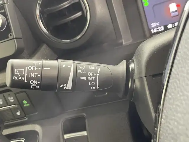 ホンダ Ｎ ＢＯＸ カスタム 滋賀県 2024(令6)年 0.2万km メテオロイドグレーメタリック 禁煙車/純正9インチナビ/(CD/DVD/フルセグ/Bluetooth)/バックカメラ/コーナーセンサー/ETC/片側電動/レーダークルコン/シートヒーター(D/N)/前方ドラレコ/ステアリングスイッチ/LEDヘッドライト/オートライト/スマートキー/プッシュスタート/スペアキー