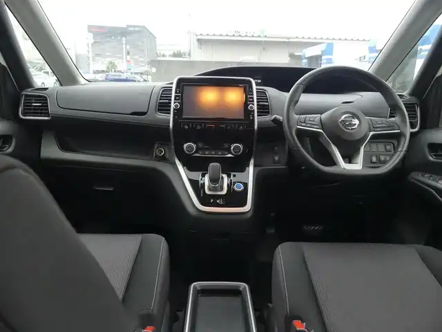 日産 セレナ e－パワー ハイウェイスター V 千葉県 2018(平30)年 1.5万km ブリリアントホワイトパール エマージェンシーブレーキ/インテリジェントパーキングアシスト/両側パワースライドドア/純正SDナビ/地デジTV/【BD/DVD/CD再生機能　Bluetooth接続】/アラウンドビューモニター/ドライブレコーダー/革巻きステアリング/ETC/LEDヘッドライト/フォグライト/ウインカーミラー/コーナーセンサー/純正15インチアルミホイル/サイド/カーテンエアバッグ/インテリジェントキー
