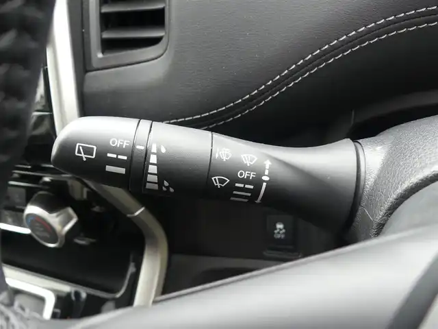 日産 セレナ e－パワー ハイウェイスター V 千葉県 2018(平30)年 1.5万km ブリリアントホワイトパール エマージェンシーブレーキ/インテリジェントパーキングアシスト/両側パワースライドドア/純正SDナビ/地デジTV/【BD/DVD/CD再生機能　Bluetooth接続】/アラウンドビューモニター/ドライブレコーダー/革巻きステアリング/ETC/LEDヘッドライト/フォグライト/ウインカーミラー/コーナーセンサー/純正15インチアルミホイル/サイド/カーテンエアバッグ/インテリジェントキー