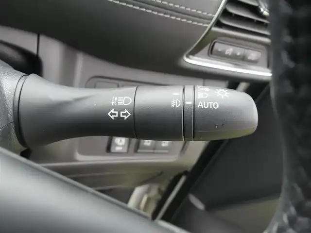 日産 セレナ e－パワー ハイウェイスター V 千葉県 2018(平30)年 1.5万km ブリリアントホワイトパール エマージェンシーブレーキ/インテリジェントパーキングアシスト/両側パワースライドドア/純正SDナビ/地デジTV/【BD/DVD/CD再生機能　Bluetooth接続】/アラウンドビューモニター/ドライブレコーダー/革巻きステアリング/ETC/LEDヘッドライト/フォグライト/ウインカーミラー/コーナーセンサー/純正15インチアルミホイル/サイド/カーテンエアバッグ/インテリジェントキー