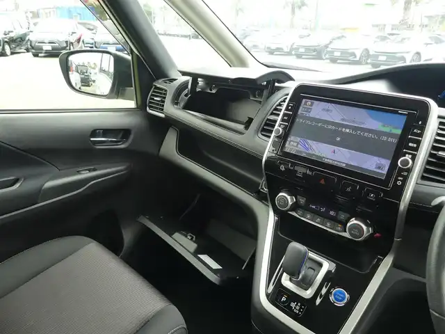 日産 セレナ e－パワー ハイウェイスター V 千葉県 2018(平30)年 1.5万km ブリリアントホワイトパール エマージェンシーブレーキ/インテリジェントパーキングアシスト/両側パワースライドドア/純正SDナビ/地デジTV/【BD/DVD/CD再生機能　Bluetooth接続】/アラウンドビューモニター/ドライブレコーダー/革巻きステアリング/ETC/LEDヘッドライト/フォグライト/ウインカーミラー/コーナーセンサー/純正15インチアルミホイル/サイド/カーテンエアバッグ/インテリジェントキー