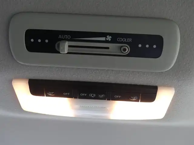 日産 セレナ e－パワー ハイウェイスター V 千葉県 2018(平30)年 1.5万km ブリリアントホワイトパール エマージェンシーブレーキ/インテリジェントパーキングアシスト/両側パワースライドドア/純正SDナビ/地デジTV/【BD/DVD/CD再生機能　Bluetooth接続】/アラウンドビューモニター/ドライブレコーダー/革巻きステアリング/ETC/LEDヘッドライト/フォグライト/ウインカーミラー/コーナーセンサー/純正15インチアルミホイル/サイド/カーテンエアバッグ/インテリジェントキー