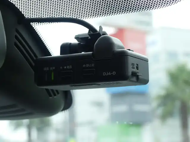 日産 セレナ e－パワー ハイウェイスター V 千葉県 2018(平30)年 1.5万km ブリリアントホワイトパール エマージェンシーブレーキ/インテリジェントパーキングアシスト/両側パワースライドドア/純正SDナビ/地デジTV/【BD/DVD/CD再生機能　Bluetooth接続】/アラウンドビューモニター/ドライブレコーダー/革巻きステアリング/ETC/LEDヘッドライト/フォグライト/ウインカーミラー/コーナーセンサー/純正15インチアルミホイル/サイド/カーテンエアバッグ/インテリジェントキー
