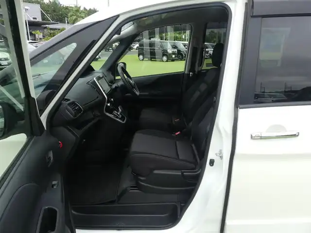 日産 セレナ e－パワー ハイウェイスター V 千葉県 2018(平30)年 1.5万km ブリリアントホワイトパール エマージェンシーブレーキ/インテリジェントパーキングアシスト/両側パワースライドドア/純正SDナビ/地デジTV/【BD/DVD/CD再生機能　Bluetooth接続】/アラウンドビューモニター/ドライブレコーダー/革巻きステアリング/ETC/LEDヘッドライト/フォグライト/ウインカーミラー/コーナーセンサー/純正15インチアルミホイル/サイド/カーテンエアバッグ/インテリジェントキー