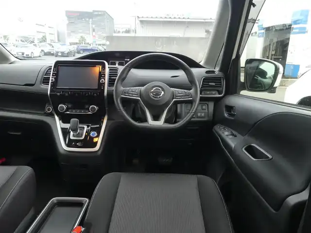 日産 セレナ e－パワー ハイウェイスター V 千葉県 2018(平30)年 1.5万km ブリリアントホワイトパール エマージェンシーブレーキ/インテリジェントパーキングアシスト/両側パワースライドドア/純正SDナビ/地デジTV/【BD/DVD/CD再生機能　Bluetooth接続】/アラウンドビューモニター/ドライブレコーダー/革巻きステアリング/ETC/LEDヘッドライト/フォグライト/ウインカーミラー/コーナーセンサー/純正15インチアルミホイル/サイド/カーテンエアバッグ/インテリジェントキー
