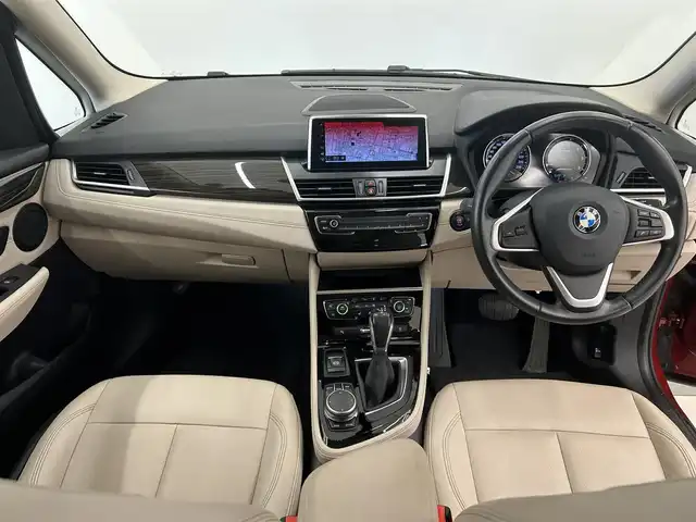 ＢＭＷ ２１８ｄ 岡山県 2019(令1)年 5.6万km 赤 純正iDrive/バックカメラ/パーキングアシスト/衝突警告/歩行者警告/車線逸脱警告/パノラマサンルーフガラス/ドラレコ/オートライト/オートワイパー/フォグライト/パワーテールゲート/レーザーシート/シートヒーター/PDC/コンフォートアクセス/ETC