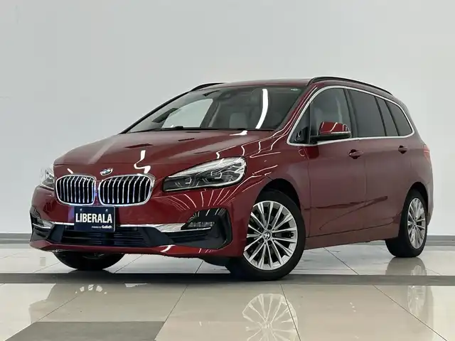 ＢＭＷ ２１８ｄ 岡山県 2019(令1)年 5.6万km 赤 純正iDrive/バックカメラ/パーキングアシスト/衝突警告/歩行者警告/車線逸脱警告/パノラマサンルーフガラス/ドラレコ/オートライト/オートワイパー/フォグライト/パワーテールゲート/レーザーシート/シートヒーター/PDC/コンフォートアクセス/ETC