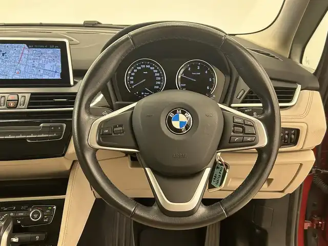 ＢＭＷ ２１８ｄ 岡山県 2019(令1)年 5.6万km 赤 純正iDrive/バックカメラ/パーキングアシスト/衝突警告/歩行者警告/車線逸脱警告/パノラマサンルーフガラス/ドラレコ/オートライト/オートワイパー/フォグライト/パワーテールゲート/レーザーシート/シートヒーター/PDC/コンフォートアクセス/ETC