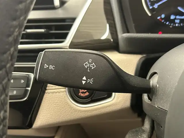 ＢＭＷ ２１８ｄ 岡山県 2019(令1)年 5.6万km 赤 純正iDrive/バックカメラ/パーキングアシスト/衝突警告/歩行者警告/車線逸脱警告/パノラマサンルーフガラス/ドラレコ/オートライト/オートワイパー/フォグライト/パワーテールゲート/レーザーシート/シートヒーター/PDC/コンフォートアクセス/ETC
