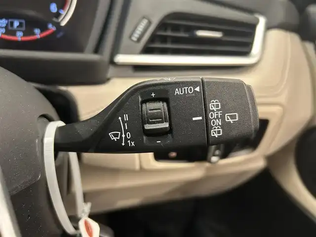 ＢＭＷ ２１８ｄ 岡山県 2019(令1)年 5.6万km 赤 純正iDrive/バックカメラ/パーキングアシスト/衝突警告/歩行者警告/車線逸脱警告/パノラマサンルーフガラス/ドラレコ/オートライト/オートワイパー/フォグライト/パワーテールゲート/レーザーシート/シートヒーター/PDC/コンフォートアクセス/ETC