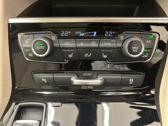 ＢＭＷ ２１８ｄ 岡山県 2019(令1)年 5.6万km 赤 純正iDrive/バックカメラ/パーキングアシスト/衝突警告/歩行者警告/車線逸脱警告/パノラマサンルーフガラス/ドラレコ/オートライト/オートワイパー/フォグライト/パワーテールゲート/レーザーシート/シートヒーター/PDC/コンフォートアクセス/ETC