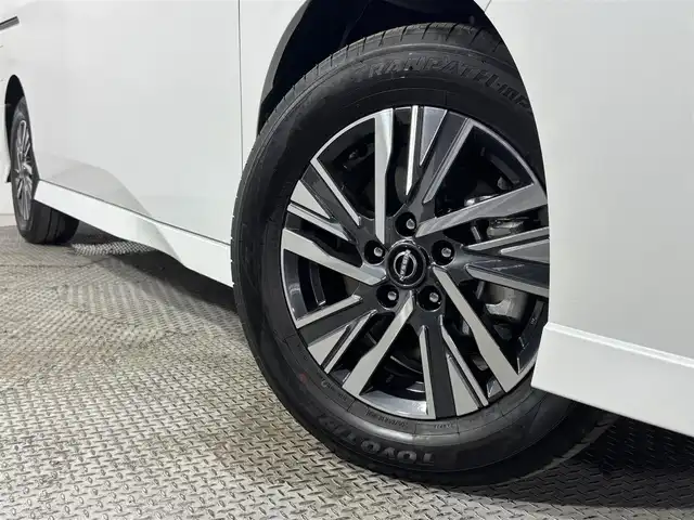 日産 セレナ e－パワー ハイウェイスター V 大阪府 2025(令7)年 0.1千km プリズムホワイト 登録済未使用車 ProPILOT 純正12.3incナビTV 360カメラ 後席モニター デジタルインナーミラー ETC2.0 ハーフレザー 衝突軽減 レーダーC BSM クリアランスソナー ワイヤレス充電