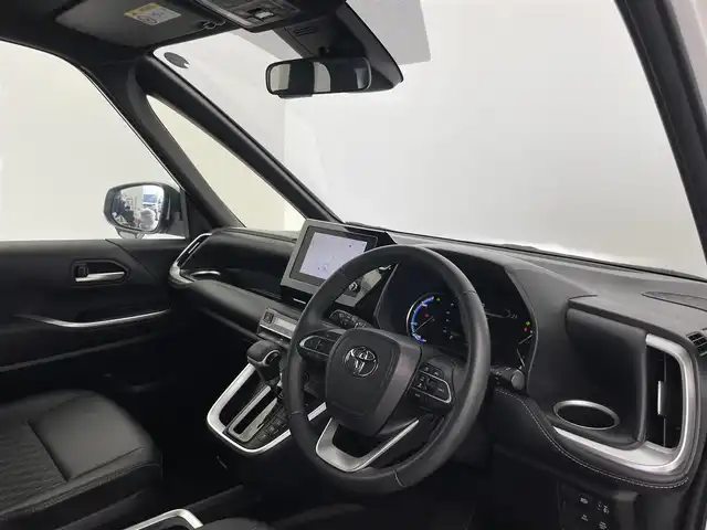 トヨタ ノア ハイブリッド S－Z 富山県 2023(令5)年 4.7万km ホワイトパールクリスタルシャイン 純正ディスプレイオーディオ（ナビ機能有）/AM/FM/BT/USB）/バックカメラ/ドライブレコーダー/ETC/両側パワースライドドア/ハーフレザーシート/シートヒーター/オートホールド付電子パーキング/衝突被害軽減システム/レーダークルーズコントロール/レーンキープアシスト/コーナーセンサー/横滑り防止装置/オートLEDライト/オートマチックハイビーム/純正アルミホイール/純正フロアマット/革巻きステアリング/ステアリングスイッチ/スマートキー