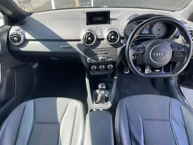 アウディ Ｓ１ 福岡県 2015(平27)年 7.3万km 黒 純正ナビ/ワンセグTV/Bluetooth/ETC/コーナセンサー/オートライト/HIDヘッドライト/純正18インチアルミホイール/ハーフレザーシート/革巻きステアリング/ステアリングスイッチ/プッシュスタート