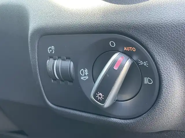 アウディ Ｓ１ 福岡県 2015(平27)年 7.3万km 黒 純正ナビ/ワンセグTV/Bluetooth/ETC/コーナセンサー/オートライト/HIDヘッドライト/純正18インチアルミホイール/ハーフレザーシート/革巻きステアリング/ステアリングスイッチ/プッシュスタート