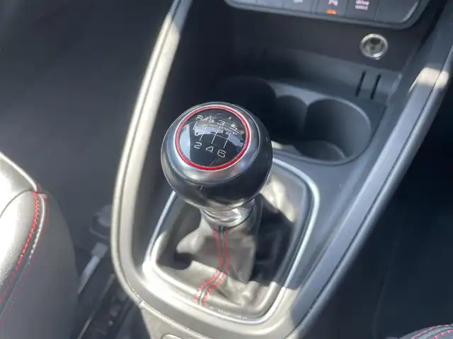 アウディ Ｓ１ 福岡県 2015(平27)年 7.3万km 黒 純正ナビ/ワンセグTV/Bluetooth/ETC/コーナセンサー/オートライト/HIDヘッドライト/純正18インチアルミホイール/ハーフレザーシート/革巻きステアリング/ステアリングスイッチ/プッシュスタート