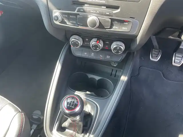 アウディ Ｓ１ 福岡県 2015(平27)年 7.3万km 黒 純正ナビ/ワンセグTV/Bluetooth/ETC/コーナセンサー/オートライト/HIDヘッドライト/純正18インチアルミホイール/ハーフレザーシート/革巻きステアリング/ステアリングスイッチ/プッシュスタート