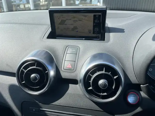 アウディ Ｓ１ 福岡県 2015(平27)年 7.3万km 黒 純正ナビ/ワンセグTV/Bluetooth/ETC/コーナセンサー/オートライト/HIDヘッドライト/純正18インチアルミホイール/ハーフレザーシート/革巻きステアリング/ステアリングスイッチ/プッシュスタート