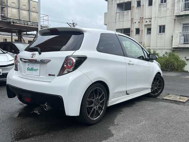 トヨタ ヴィッツ GRMNターボ 宮崎県 2013(平25)年 6.9万km スーパーホワイトⅡ 社外ナビ　AVIC-ZH0007/（DTV/CD/DVD/BT)/バックカメラ/ETC/プッシュスタート/電格ウィンカーミラー/オートライト/ヘッドライトレベライザー/純正フロアマット/純正アルミホイール/純正エアロ（サイド/リアスポイラー）/革巻きステアリング/横滑り防止装置