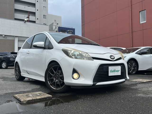 トヨタ ヴィッツ GRMNターボ 宮崎県 2013(平25)年 6.9万km スーパーホワイトⅡ 社外ナビ　AVIC-ZH0007/（DTV/CD/DVD/BT)/バックカメラ/ETC/プッシュスタート/電格ウィンカーミラー/オートライト/ヘッドライトレベライザー/純正フロアマット/純正アルミホイール/純正エアロ（サイド/リアスポイラー）/革巻きステアリング/横滑り防止装置