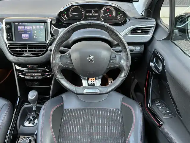 プジョー ２００８ GTライン 京都府 2016(平28)年 4.8万km グレー パノラミックガラスルーフ/アクティブシティブレーキ/ルーフレール/純正17インチアルミホイール/フォグランプ/グリップコントロール/レザーステアリング/・ステアリモコン/アイドリングストップ/ハーフレザーシート/後席ISOFIX/アルミペダル/タッチスクリーン/車両保証書/タッチスクリーン取説/リモコンキー2個