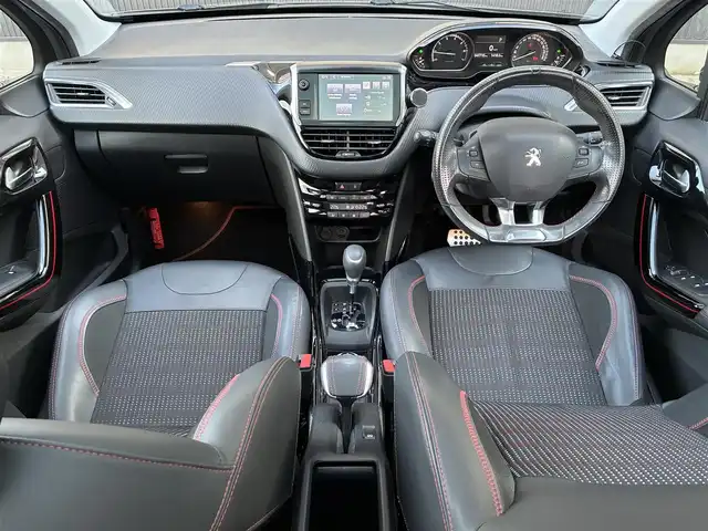 プジョー ２００８ GTライン 京都府 2016(平28)年 4.8万km グレー パノラミックガラスルーフ/アクティブシティブレーキ/ルーフレール/純正17インチアルミホイール/フォグランプ/グリップコントロール/レザーステアリング/・ステアリモコン/アイドリングストップ/ハーフレザーシート/後席ISOFIX/アルミペダル/タッチスクリーン/車両保証書/タッチスクリーン取説/リモコンキー2個