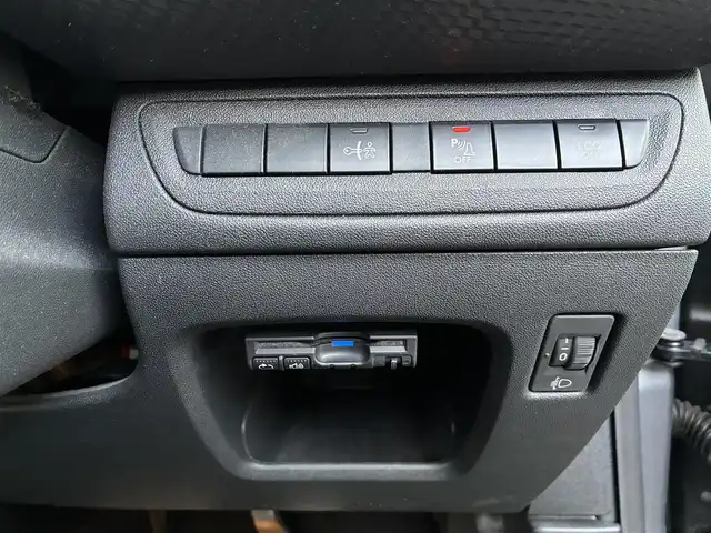 プジョー ２００８ GTライン 京都府 2016(平28)年 4.8万km グレー パノラミックガラスルーフ/アクティブシティブレーキ/ルーフレール/純正17インチアルミホイール/フォグランプ/グリップコントロール/レザーステアリング/・ステアリモコン/アイドリングストップ/ハーフレザーシート/後席ISOFIX/アルミペダル/タッチスクリーン/車両保証書/タッチスクリーン取説/リモコンキー2個