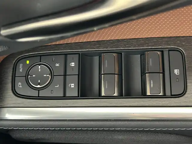 レクサス ＧＸ 550 バージョンL 愛知県 2025(令7)年 0.2万km ソニッククォーツ パノラマルーフ/マークレビンソンサウンドシステム/デジタルインナーミラー /クールBOX/純正14インチコネクティッドナビ/フルセグTV/BT/HDMI/パノラミックビューモニター/ビルトイン2.0ETC/純正22インチAW/オートステップ/レクサスチームメイト/レクサスセーフティシステム＋/ブラインドスポットモニター/ヘッドアップディスプレイ/レーダークルーズコントロール/パワーバックドア/ブラウンレザーシート/前席パワーシート（D席メモリー付き）/前席シートヒーター/エアシート/ハンドルヒーター /取説、保証書/スペアキー