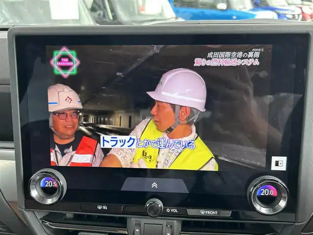 レクサス ＧＸ 550 バージョンL 愛知県 2025(令7)年 0.2万km ソニッククォーツ パノラマルーフ/マークレビンソンサウンドシステム/デジタルインナーミラー /クールBOX/純正14インチコネクティッドナビ/フルセグTV/BT/HDMI/パノラミックビューモニター/ビルトイン2.0ETC/純正22インチAW/オートステップ/レクサスチームメイト/レクサスセーフティシステム＋/ブラインドスポットモニター/ヘッドアップディスプレイ/レーダークルーズコントロール/パワーバックドア/ブラウンレザーシート/前席パワーシート（D席メモリー付き）/前席シートヒーター/エアシート/ハンドルヒーター /取説、保証書/スペアキー
