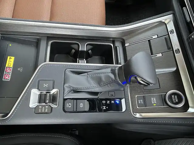レクサス ＧＸ 550 バージョンL 愛知県 2025(令7)年 0.2万km ソニッククォーツ パノラマルーフ/マークレビンソンサウンドシステム/デジタルインナーミラー /クールBOX/純正14インチコネクティッドナビ/フルセグTV/BT/HDMI/パノラミックビューモニター/ビルトイン2.0ETC/純正22インチAW/オートステップ/レクサスチームメイト/レクサスセーフティシステム＋/ブラインドスポットモニター/ヘッドアップディスプレイ/レーダークルーズコントロール/パワーバックドア/ブラウンレザーシート/前席パワーシート（D席メモリー付き）/前席シートヒーター/エアシート/ハンドルヒーター /取説、保証書/スペアキー