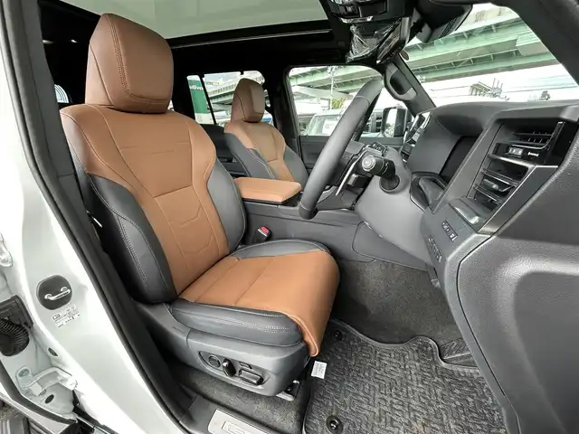 レクサス ＧＸ 550 バージョンL 愛知県 2025(令7)年 0.2万km ソニッククォーツ パノラマルーフ/マークレビンソンサウンドシステム/デジタルインナーミラー /クールBOX/純正14インチコネクティッドナビ/フルセグTV/BT/HDMI/パノラミックビューモニター/ビルトイン2.0ETC/純正22インチAW/オートステップ/レクサスチームメイト/レクサスセーフティシステム＋/ブラインドスポットモニター/ヘッドアップディスプレイ/レーダークルーズコントロール/パワーバックドア/ブラウンレザーシート/前席パワーシート（D席メモリー付き）/前席シートヒーター/エアシート/ハンドルヒーター /取説、保証書/スペアキー