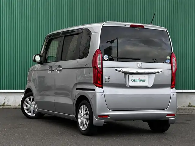 ホンダ Ｎ ＢＯＸ G L ターボ ホンダセンシング 宮城県 2018(平30)年 2.7万km ルナシルバーM ホンダセンシング/●衝突軽減ブレーキ（CMBS）/●誤発進抑制機能/●歩行者事故低減ステアリング/●路外逸脱抑制機能/●渋滞追従機能付アダプティブクルーズコントロール（ACC）/●車線維持支援システム（LKAS）/●先行車発進お知らせ機能/●標識認識機能/●後方誤発進抑制機能/●オートハイビーム/純8型ナビ（VXU-185VFi）/【CD・DVD・SD・BT・フルセグTV】/バックカメラ/純正ドライブレコーダー/両側パワースライドドア/パドルシフト/リアサンシェード/ステアリングスイッチ/リアコーナーセンサー/LEDヘッドランプ/オートライト/スマートキー＆プッシュスタート/電動格納ミラー/フロアマット/ドアバイザー/スマートキーX２/ETC