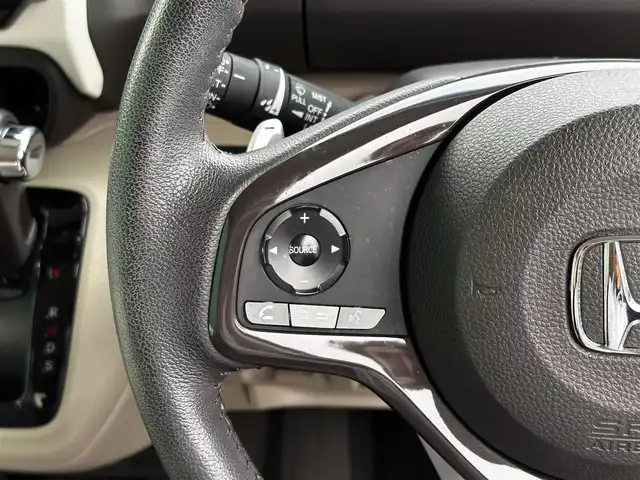 ホンダ Ｎ ＢＯＸ G L ターボ ホンダセンシング 宮城県 2018(平30)年 2.7万km ルナシルバーM ホンダセンシング/●衝突軽減ブレーキ（CMBS）/●誤発進抑制機能/●歩行者事故低減ステアリング/●路外逸脱抑制機能/●渋滞追従機能付アダプティブクルーズコントロール（ACC）/●車線維持支援システム（LKAS）/●先行車発進お知らせ機能/●標識認識機能/●後方誤発進抑制機能/●オートハイビーム/純8型ナビ（VXU-185VFi）/【CD・DVD・SD・BT・フルセグTV】/バックカメラ/純正ドライブレコーダー/両側パワースライドドア/パドルシフト/リアサンシェード/ステアリングスイッチ/リアコーナーセンサー/LEDヘッドランプ/オートライト/スマートキー＆プッシュスタート/電動格納ミラー/フロアマット/ドアバイザー/スマートキーX２/ETC