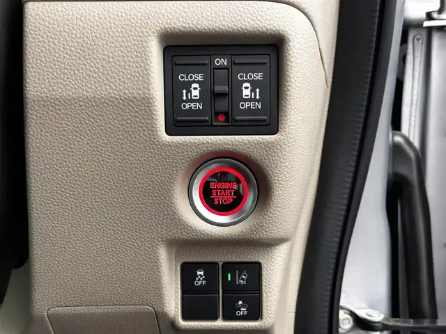 ホンダ Ｎ ＢＯＸ G L ターボ ホンダセンシング 宮城県 2018(平30)年 2.7万km ルナシルバーM ホンダセンシング/●衝突軽減ブレーキ（CMBS）/●誤発進抑制機能/●歩行者事故低減ステアリング/●路外逸脱抑制機能/●渋滞追従機能付アダプティブクルーズコントロール（ACC）/●車線維持支援システム（LKAS）/●先行車発進お知らせ機能/●標識認識機能/●後方誤発進抑制機能/●オートハイビーム/純8型ナビ（VXU-185VFi）/【CD・DVD・SD・BT・フルセグTV】/バックカメラ/純正ドライブレコーダー/両側パワースライドドア/パドルシフト/リアサンシェード/ステアリングスイッチ/リアコーナーセンサー/LEDヘッドランプ/オートライト/スマートキー＆プッシュスタート/電動格納ミラー/フロアマット/ドアバイザー/スマートキーX２/ETC
