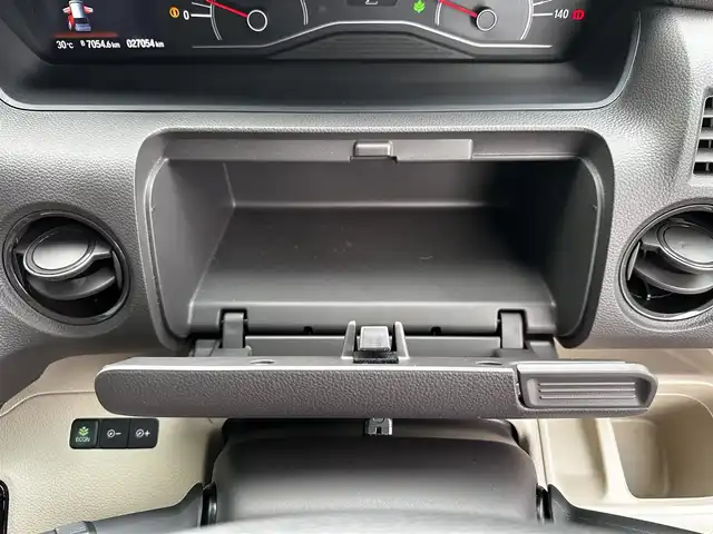 ホンダ Ｎ ＢＯＸ G L ターボ ホンダセンシング 宮城県 2018(平30)年 2.7万km ルナシルバーM ホンダセンシング/●衝突軽減ブレーキ（CMBS）/●誤発進抑制機能/●歩行者事故低減ステアリング/●路外逸脱抑制機能/●渋滞追従機能付アダプティブクルーズコントロール（ACC）/●車線維持支援システム（LKAS）/●先行車発進お知らせ機能/●標識認識機能/●後方誤発進抑制機能/●オートハイビーム/純8型ナビ（VXU-185VFi）/【CD・DVD・SD・BT・フルセグTV】/バックカメラ/純正ドライブレコーダー/両側パワースライドドア/パドルシフト/リアサンシェード/ステアリングスイッチ/リアコーナーセンサー/LEDヘッドランプ/オートライト/スマートキー＆プッシュスタート/電動格納ミラー/フロアマット/ドアバイザー/スマートキーX２/ETC
