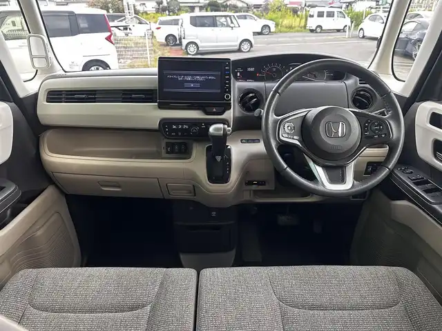 ホンダ Ｎ ＢＯＸ G L ターボ ホンダセンシング 宮城県 2018(平30)年 2.7万km ルナシルバーM ホンダセンシング/●衝突軽減ブレーキ（CMBS）/●誤発進抑制機能/●歩行者事故低減ステアリング/●路外逸脱抑制機能/●渋滞追従機能付アダプティブクルーズコントロール（ACC）/●車線維持支援システム（LKAS）/●先行車発進お知らせ機能/●標識認識機能/●後方誤発進抑制機能/●オートハイビーム/純8型ナビ（VXU-185VFi）/【CD・DVD・SD・BT・フルセグTV】/バックカメラ/純正ドライブレコーダー/両側パワースライドドア/パドルシフト/リアサンシェード/ステアリングスイッチ/リアコーナーセンサー/LEDヘッドランプ/オートライト/スマートキー＆プッシュスタート/電動格納ミラー/フロアマット/ドアバイザー/スマートキーX２/ETC