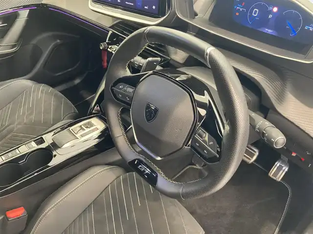 プジョー プジョー ２００８ GT ブルー HDi 熊本県 2024(令6)年 0.3万km 青Ⅱ ワンオーナー車/ハーフレザーシート/シートヒーター/純正ディスプレイオーディオ/AppleCarPlay/androidauto/Bluetooth/USB/運転席パワーシート/運転席マルチランバーサポート（張り出し調整/マッサージ機能）/前後ドライブレコーダー/ワイヤレス充電/アンビエントライト/レーンキープアシスト/ブラインドスポットモニター/インテリジェントハイビーム/アクティブヘッドライト/アクティブセーフティーブレーキ/ETC/LEDライト