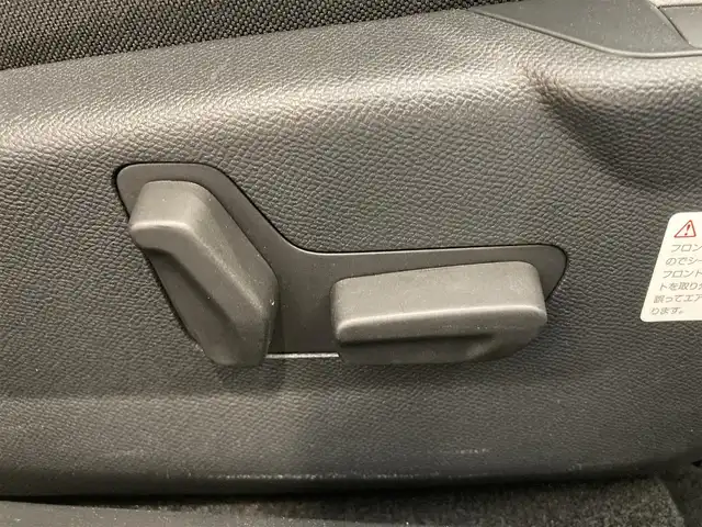 プジョー プジョー ２００８ GT ブルー HDi 熊本県 2024(令6)年 0.3万km 青Ⅱ ワンオーナー車/ハーフレザーシート/シートヒーター/純正ディスプレイオーディオ/AppleCarPlay/androidauto/Bluetooth/USB/運転席パワーシート/運転席マルチランバーサポート（張り出し調整/マッサージ機能）/前後ドライブレコーダー/ワイヤレス充電/アンビエントライト/レーンキープアシスト/ブラインドスポットモニター/インテリジェントハイビーム/アクティブヘッドライト/アクティブセーフティーブレーキ/ETC/LEDライト