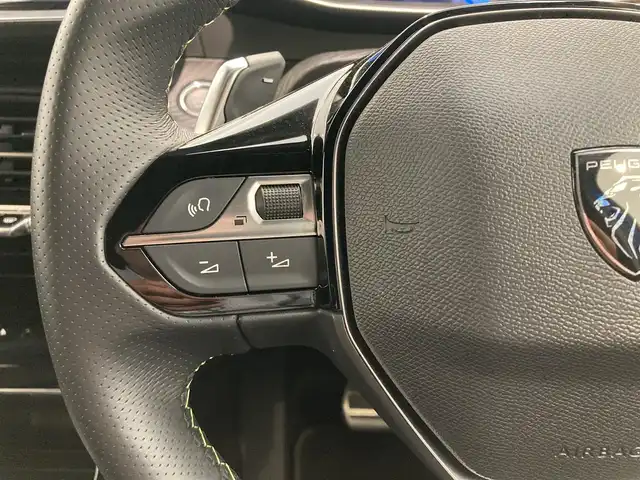 プジョー プジョー ２００８ GT ブルー HDi 熊本県 2024(令6)年 0.3万km 青Ⅱ ワンオーナー車/ハーフレザーシート/シートヒーター/純正ディスプレイオーディオ/AppleCarPlay/androidauto/Bluetooth/USB/運転席パワーシート/運転席マルチランバーサポート（張り出し調整/マッサージ機能）/前後ドライブレコーダー/ワイヤレス充電/アンビエントライト/レーンキープアシスト/ブラインドスポットモニター/インテリジェントハイビーム/アクティブヘッドライト/アクティブセーフティーブレーキ/ETC/LEDライト