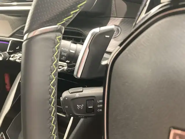 プジョー プジョー ２００８ GT ブルー HDi 熊本県 2024(令6)年 0.3万km 青Ⅱ ワンオーナー車/ハーフレザーシート/シートヒーター/純正ディスプレイオーディオ/AppleCarPlay/androidauto/Bluetooth/USB/運転席パワーシート/運転席マルチランバーサポート（張り出し調整/マッサージ機能）/前後ドライブレコーダー/ワイヤレス充電/アンビエントライト/レーンキープアシスト/ブラインドスポットモニター/インテリジェントハイビーム/アクティブヘッドライト/アクティブセーフティーブレーキ/ETC/LEDライト