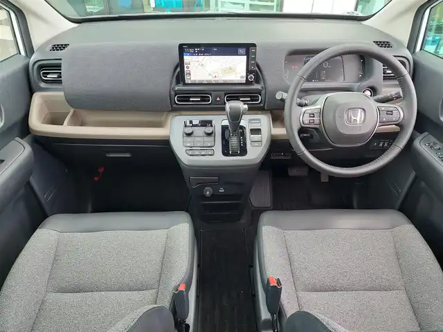 ホンダ フリード AIR EX 東京都 2024(令6)年 1.3万km プラチナホワイトパール Honda SENSING/・衝突軽減ブレーキ/・誤発進抑制機能/・歩行者事故低減ステアリング/・路外逸脱抑制機能/・アダプティブクルーズコントロール/・車線維持支援システム/・先行車発進お知らせ機能/・標識認識機能/・ブラインドスポットインフォメーション/プッシュスタート/純正9インチナビ/フルセグTV/バックカメラ/ビルトインETC/前後ドライブレコーダー/両側パワースライドドア/ハーフレザーシート/シートヒーター/後席ロールサンシェード/LEDヘッドライト/スマートキー/純正15インチアルミホイール
