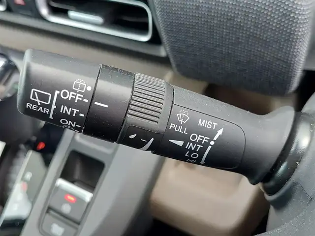 ホンダ フリード AIR EX 東京都 2024(令6)年 1.3万km プラチナホワイトパール Honda SENSING/・衝突軽減ブレーキ/・誤発進抑制機能/・歩行者事故低減ステアリング/・路外逸脱抑制機能/・アダプティブクルーズコントロール/・車線維持支援システム/・先行車発進お知らせ機能/・標識認識機能/・ブラインドスポットインフォメーション/プッシュスタート/純正9インチナビ/フルセグTV/バックカメラ/ビルトインETC/前後ドライブレコーダー/両側パワースライドドア/ハーフレザーシート/シートヒーター/後席ロールサンシェード/LEDヘッドライト/スマートキー/純正15インチアルミホイール