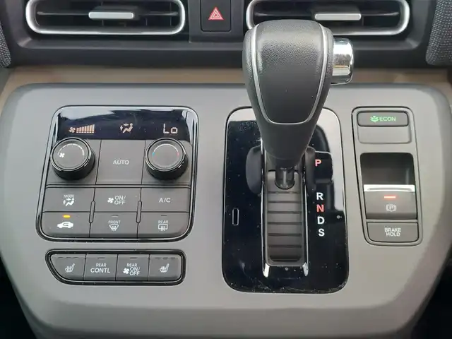 ホンダ フリード AIR EX 東京都 2024(令6)年 1.3万km プラチナホワイトパール Honda SENSING/・衝突軽減ブレーキ/・誤発進抑制機能/・歩行者事故低減ステアリング/・路外逸脱抑制機能/・アダプティブクルーズコントロール/・車線維持支援システム/・先行車発進お知らせ機能/・標識認識機能/・ブラインドスポットインフォメーション/プッシュスタート/純正9インチナビ/フルセグTV/バックカメラ/ビルトインETC/前後ドライブレコーダー/両側パワースライドドア/ハーフレザーシート/シートヒーター/後席ロールサンシェード/LEDヘッドライト/スマートキー/純正15インチアルミホイール