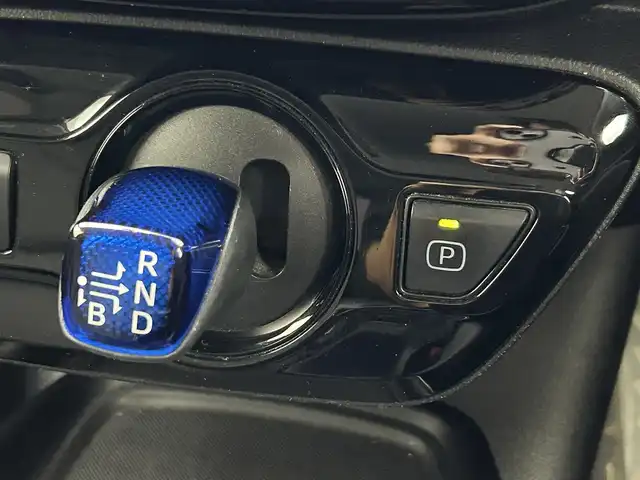 トヨタ プリウス S ツーリングセレクション 群馬県 2020(令2)年 9.5万km アティチュードブラックマイカ 純正９インチナビ　バックカメラ　レーダークルーズコントロール　ＬＥＤ　ＡＨＢ　シートヒーター　純正１７インチＡＷ　ステアリングリモコン　ドライブレコーダー　ＥＴＣ　スマートキー　クリアランスソナー